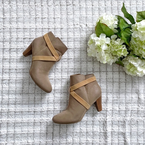 groove Shoes - Groove Boots with Ankle Details